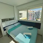 First Line 2br With Pool In Center Of Lejlighed