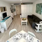 First Line 2br With Pool In Center Of Marbella